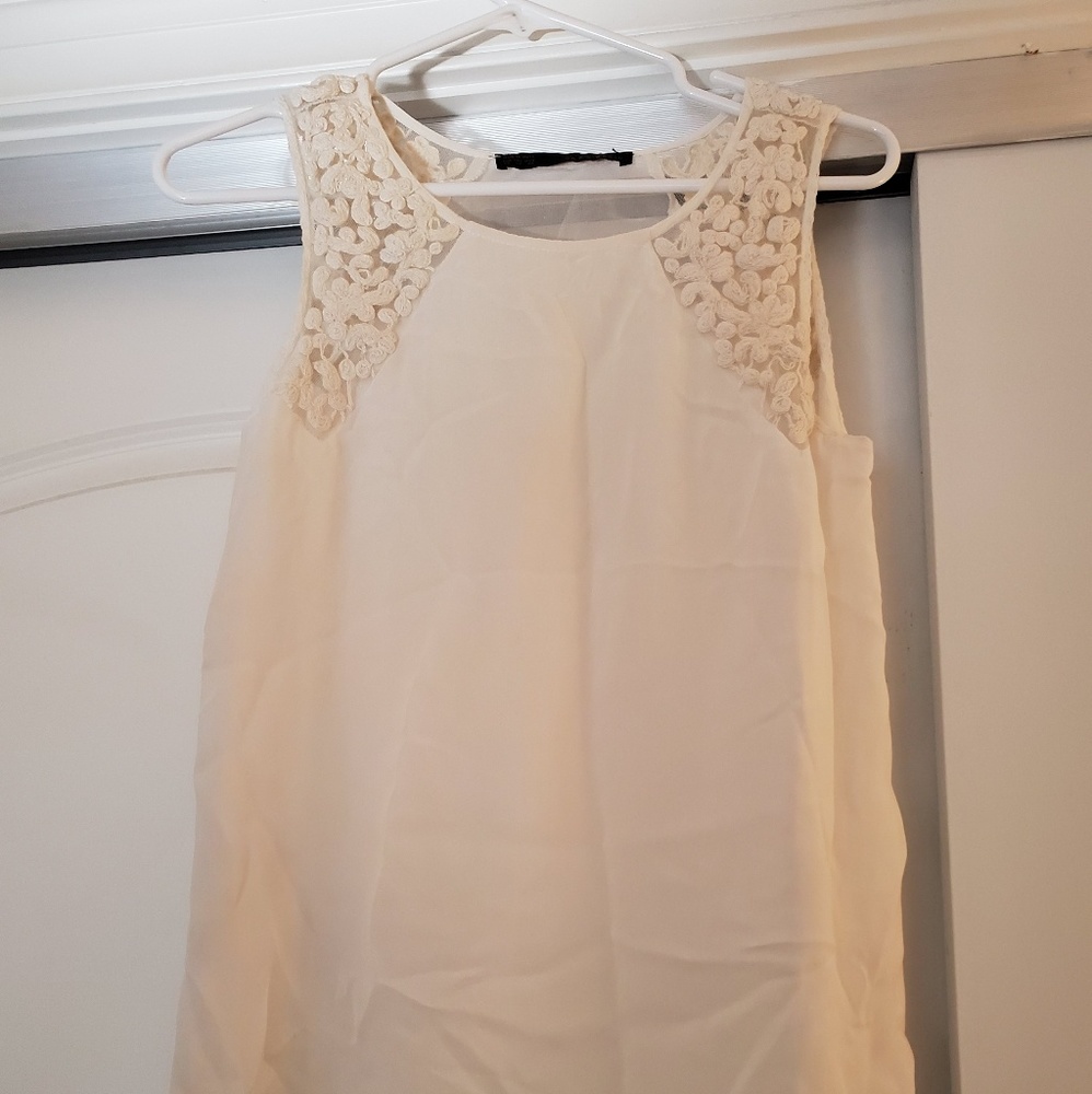 Zara Blouse, off white Sz XS with shoulder detail